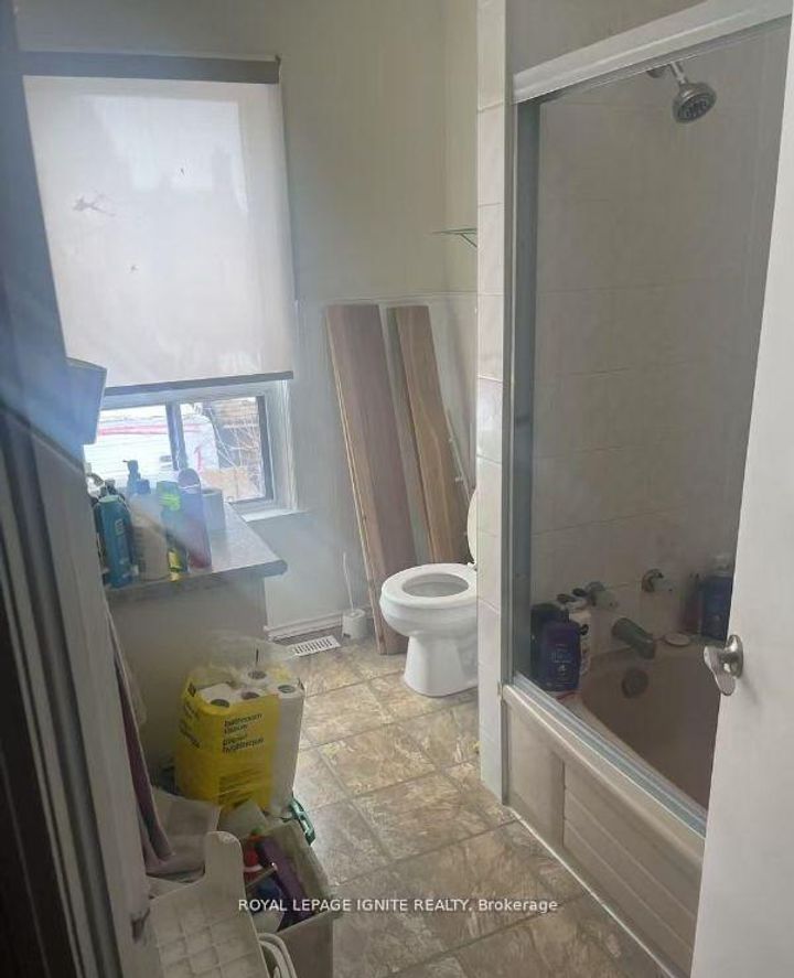 Photo 6 at 182 Albert Street, Central, Oshawa
