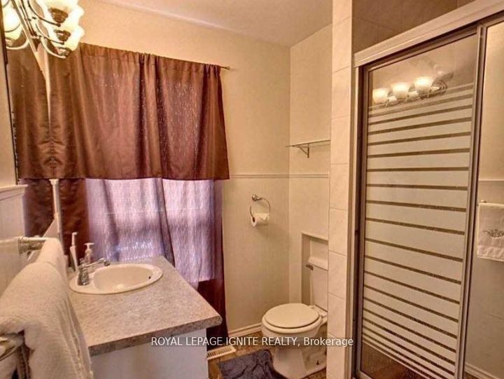Photo 7 at 182 Albert Street, Central, Oshawa