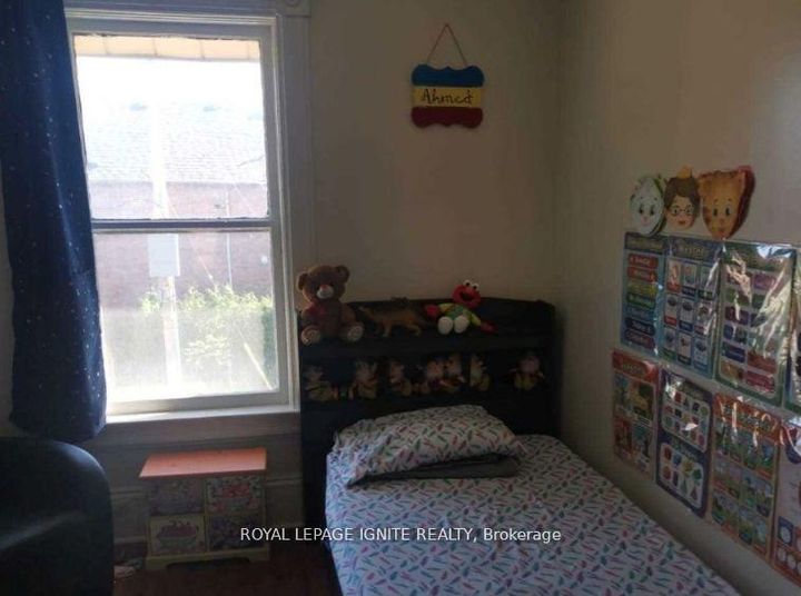 Photo 10 at 182 Albert Street, Central, Oshawa