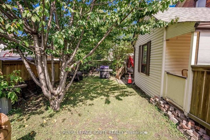 Photo 14 at 182 Albert Street, Central, Oshawa