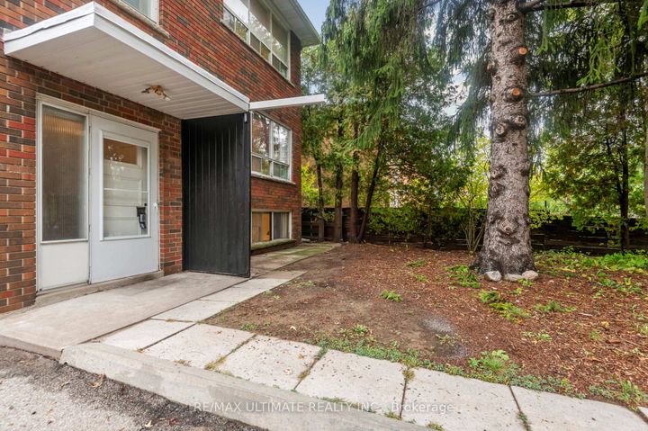 Photo 5 at 24 Highbury Road, Pelmo Park W5, Toronto