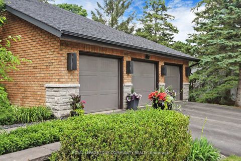 Photo 2 at 29 Curtis Crescent, King City, King