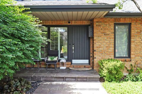 Photo 3 at 29 Curtis Crescent, King City, King