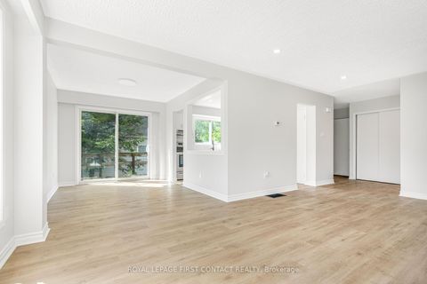 Photo 3 at 14&16 Peel Street, Codrington, Barrie