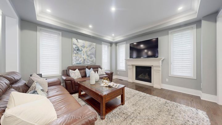 Photo 5 at 7 Fitzmaurice Drive, Patterson, Vaughan