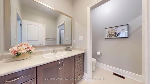 Photo 30 at 7 Fitzmaurice Drive, Patterson, Vaughan