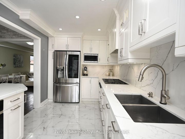 Photo 9 at 38 Amethyst Circle, Bram East, Brampton