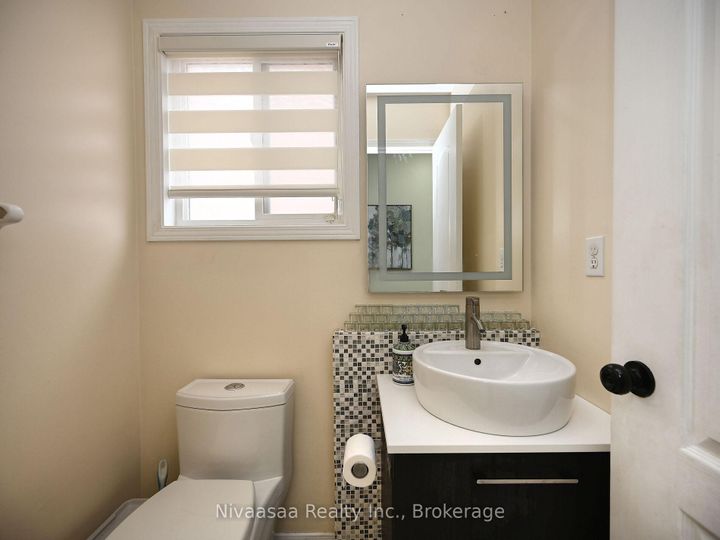 Photo 15 at 38 Amethyst Circle, Bram East, Brampton