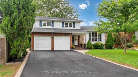 Photo 2 at 51 Blue Spruce Lane, Royal Orchard, Markham