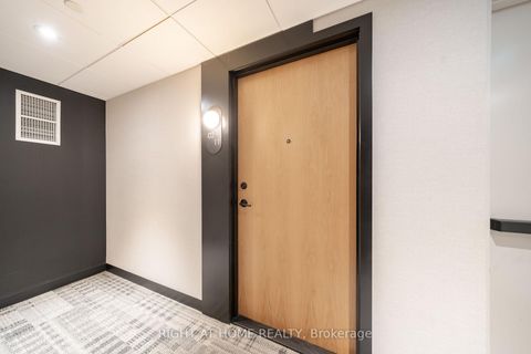 Photo 3 at 7950 Bathurst Street, Beverley Glen, Vaughan