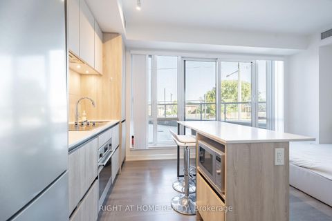 Photo 7 at 7950 Bathurst Street, Beverley Glen, Vaughan