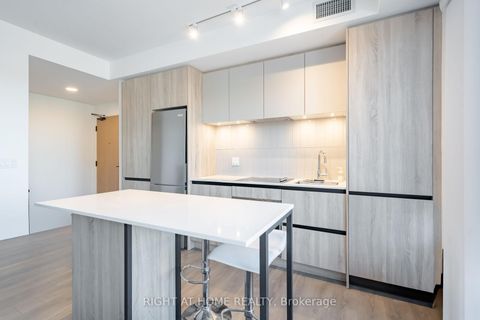 Photo 8 at 7950 Bathurst Street, Beverley Glen, Vaughan