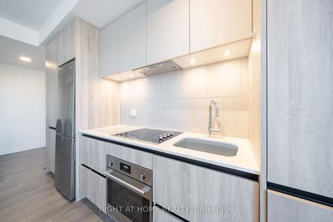 Photo 10 at 7950 Bathurst Street, Beverley Glen, Vaughan
