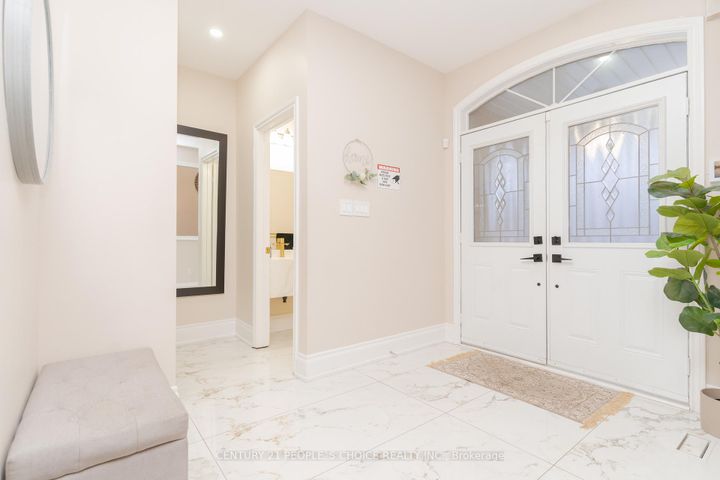 Photo 5 at 39 Huntspoint Drive, Bram East, Brampton