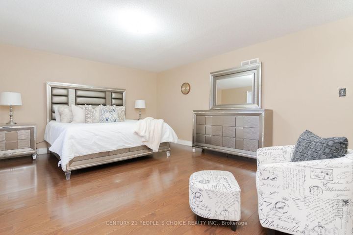 Photo 32 at 39 Huntspoint Drive, Bram East, Brampton