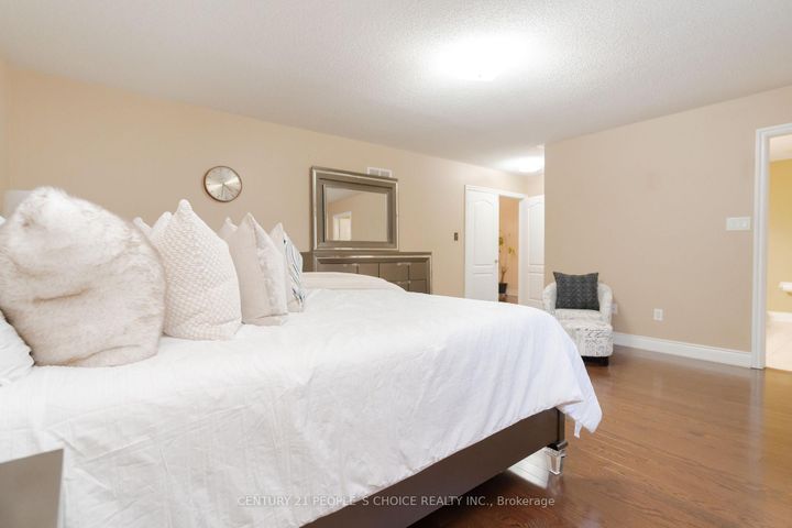Photo 33 at 39 Huntspoint Drive, Bram East, Brampton