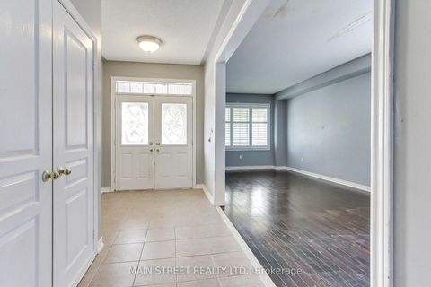 Photo 2 at 4 Cider Crescent Crescent, Oak Ridges, Richmond Hill