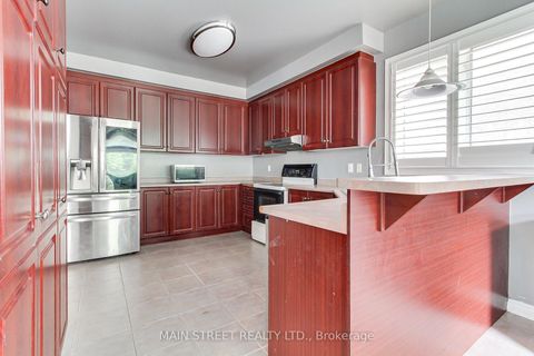Photo 4 at 4 Cider Crescent Crescent, Oak Ridges, Richmond Hill