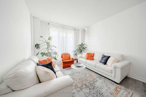 Photo 7 at 19 Kidd Terrace, York University Heights, Toronto
