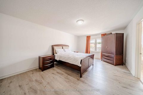 Photo 33 at 19 Kidd Terrace, York University Heights, Toronto