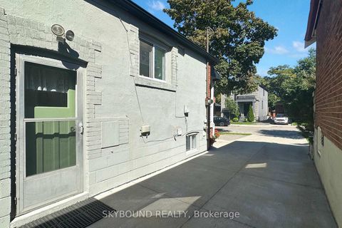 Photo 31 at 100 Lankin Boulevard, East York, Toronto
