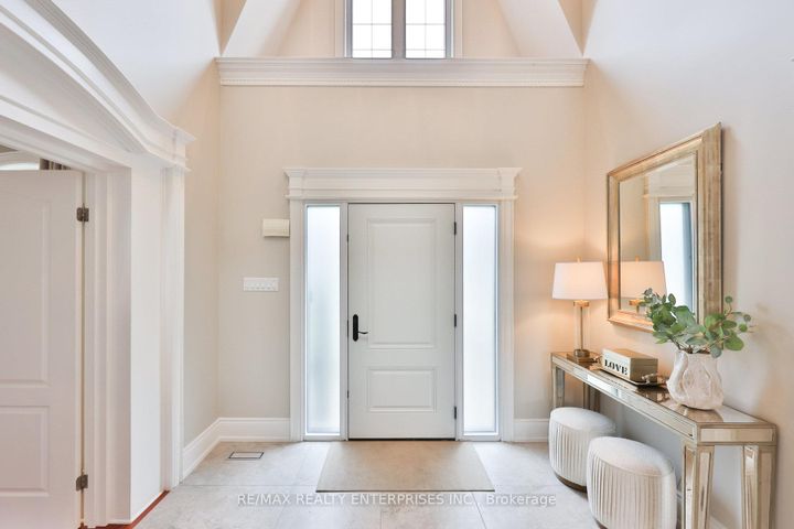 Photo 3 at 20 Cumberland Drive, Port Credit, Mississauga