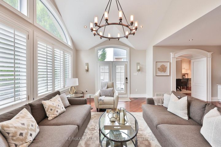 Photo 5 at 20 Cumberland Drive, Port Credit, Mississauga