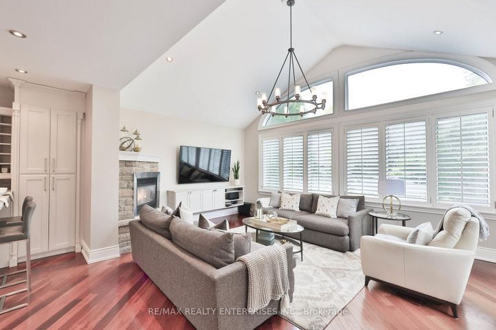Photo 6 at 20 Cumberland Drive, Port Credit, Mississauga