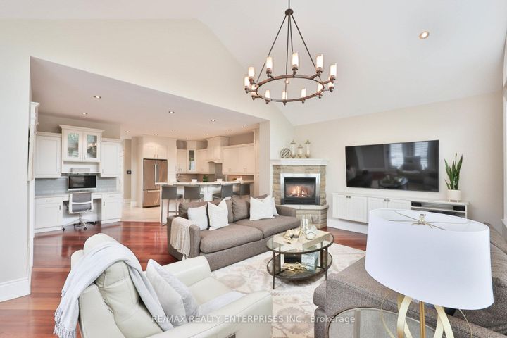Photo 7 at 20 Cumberland Drive, Port Credit, Mississauga