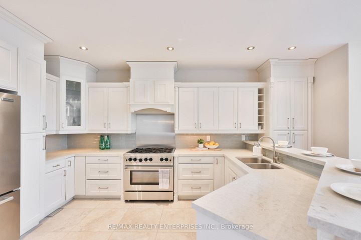 Photo 9 at 20 Cumberland Drive, Port Credit, Mississauga