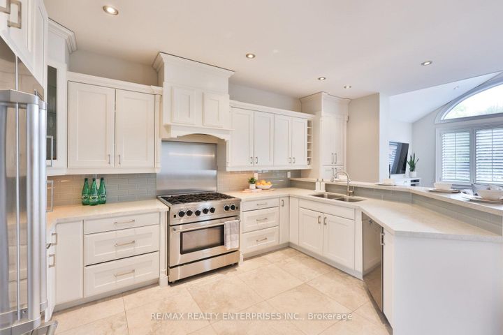 Photo 10 at 20 Cumberland Drive, Port Credit, Mississauga