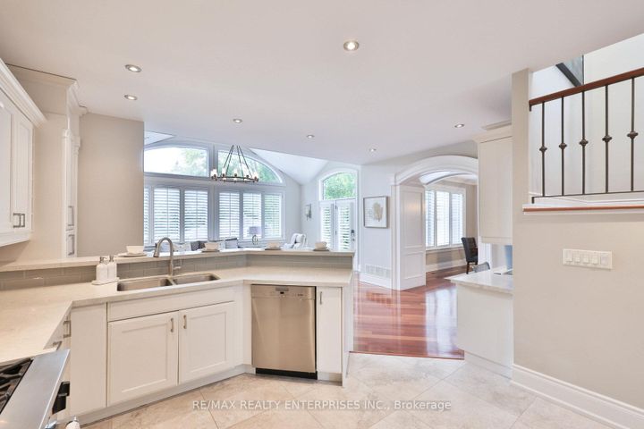Photo 11 at 20 Cumberland Drive, Port Credit, Mississauga
