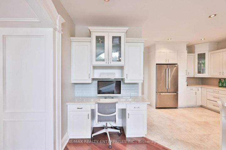 Photo 12 at 20 Cumberland Drive, Port Credit, Mississauga