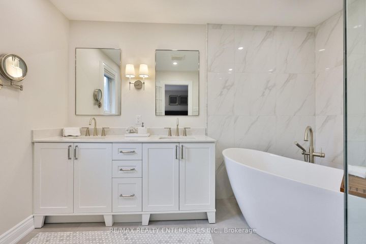 Photo 21 at 20 Cumberland Drive, Port Credit, Mississauga