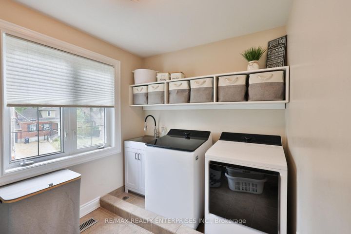Photo 25 at 20 Cumberland Drive, Port Credit, Mississauga