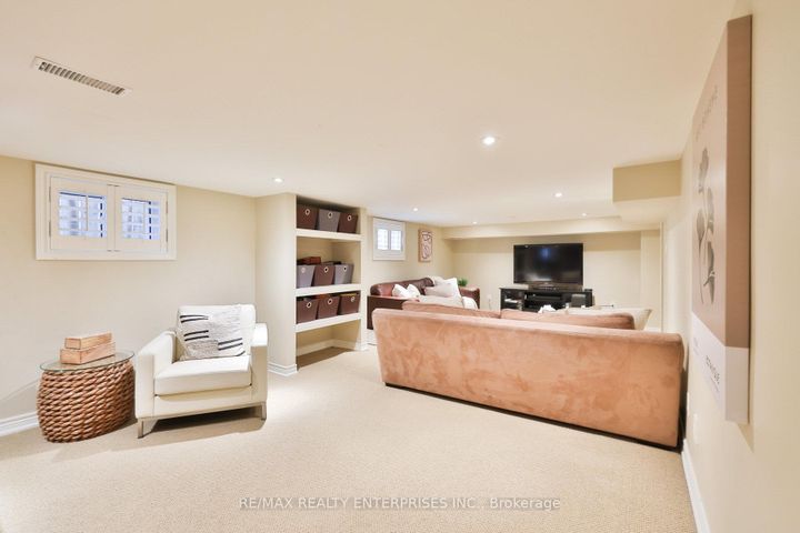 Photo 26 at 20 Cumberland Drive, Port Credit, Mississauga
