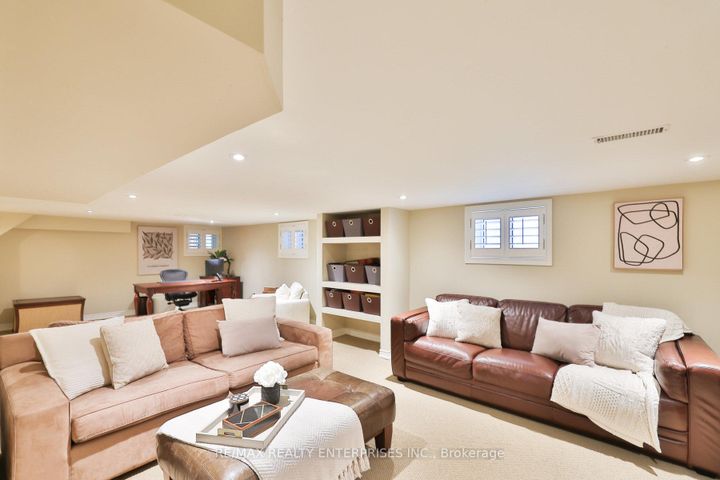 Photo 27 at 20 Cumberland Drive, Port Credit, Mississauga