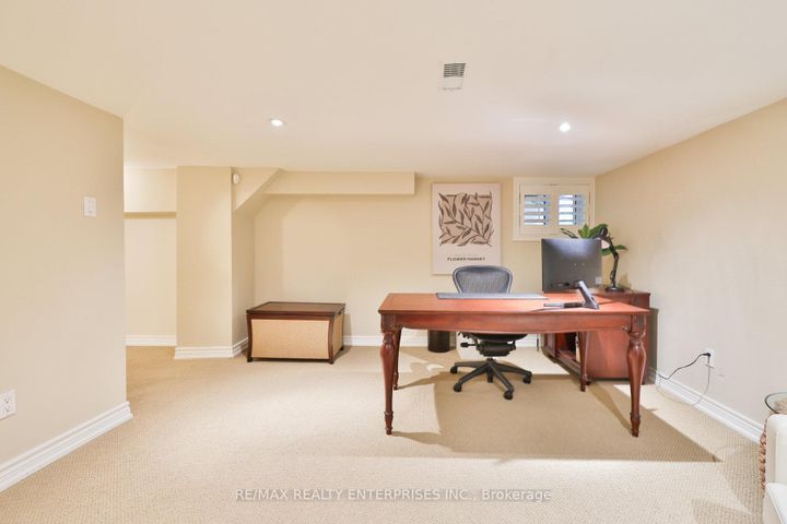 Photo 28 at 20 Cumberland Drive, Port Credit, Mississauga