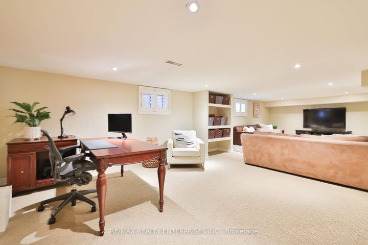 Photo 29 at 20 Cumberland Drive, Port Credit, Mississauga