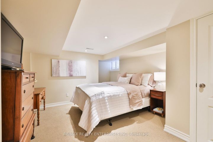 Photo 30 at 20 Cumberland Drive, Port Credit, Mississauga