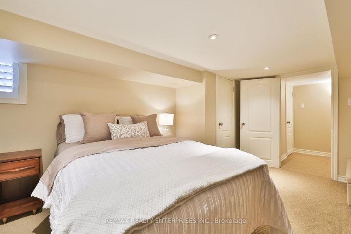 Photo 31 at 20 Cumberland Drive, Port Credit, Mississauga
