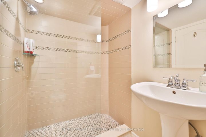 Photo 32 at 20 Cumberland Drive, Port Credit, Mississauga