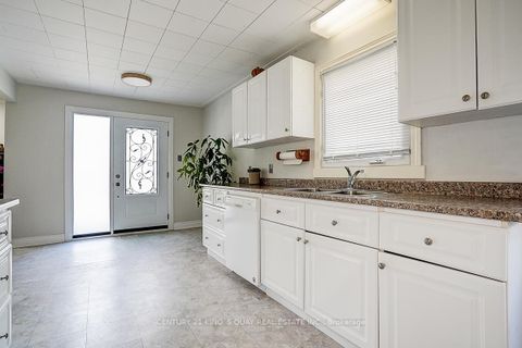 Photo 22 at 297 Glenwoods Avenue, Keswick South, Georgina