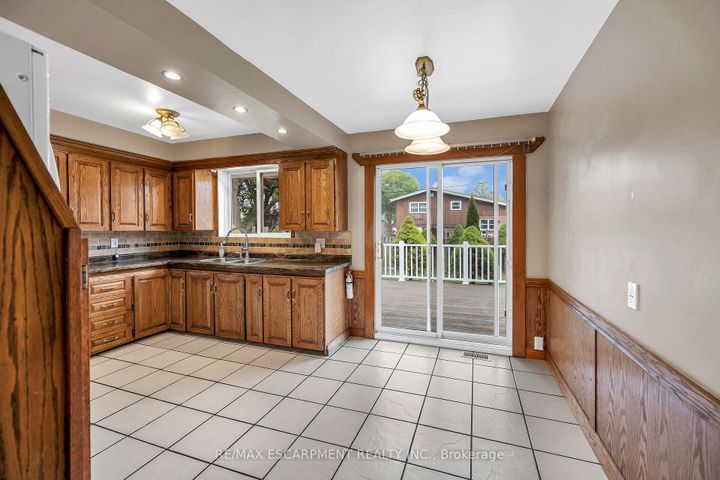 Photo 11 at 85 East 45th Street, Sunninghill, Hamilton
