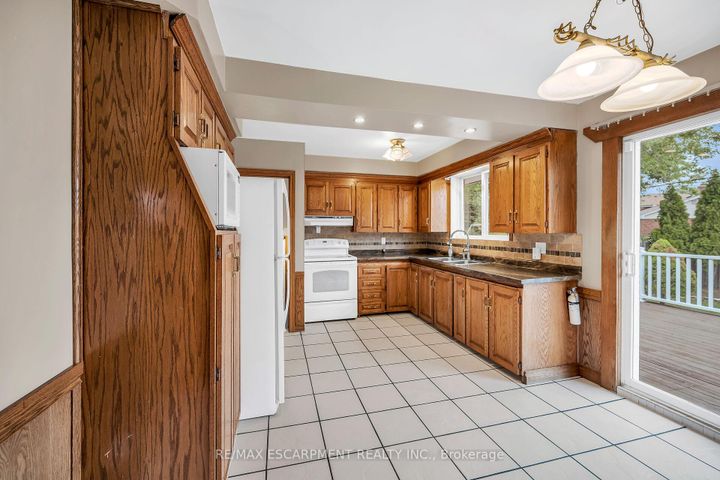 Photo 12 at 85 East 45th Street, Sunninghill, Hamilton