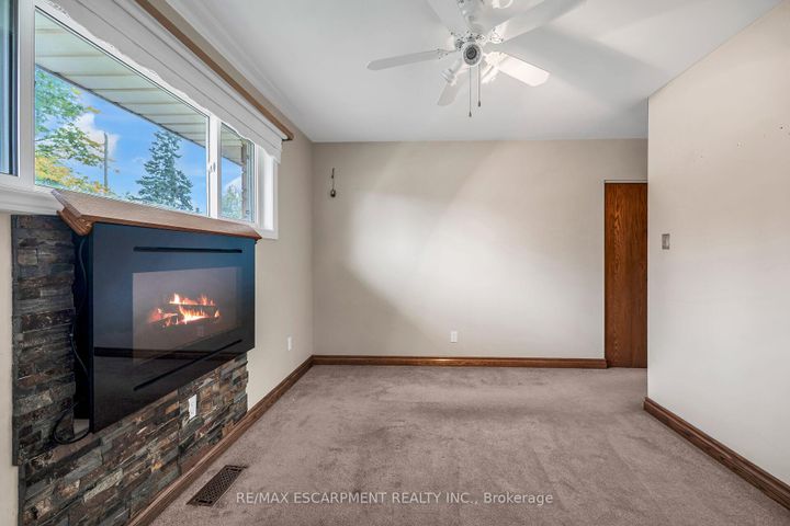 Photo 22 at 85 East 45th Street, Sunninghill, Hamilton