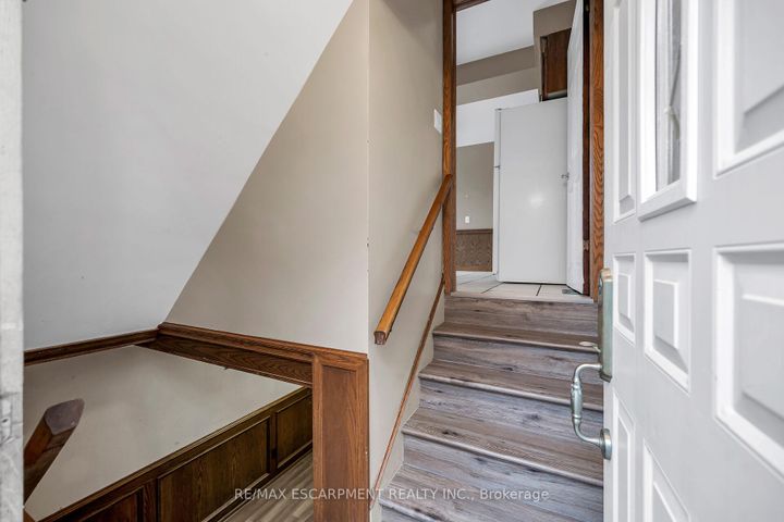 Photo 25 at 85 East 45th Street, Sunninghill, Hamilton