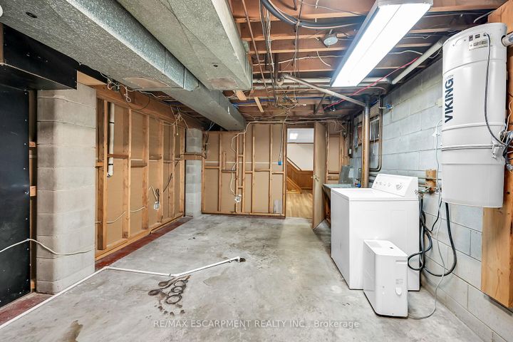 Photo 33 at 85 East 45th Street, Sunninghill, Hamilton