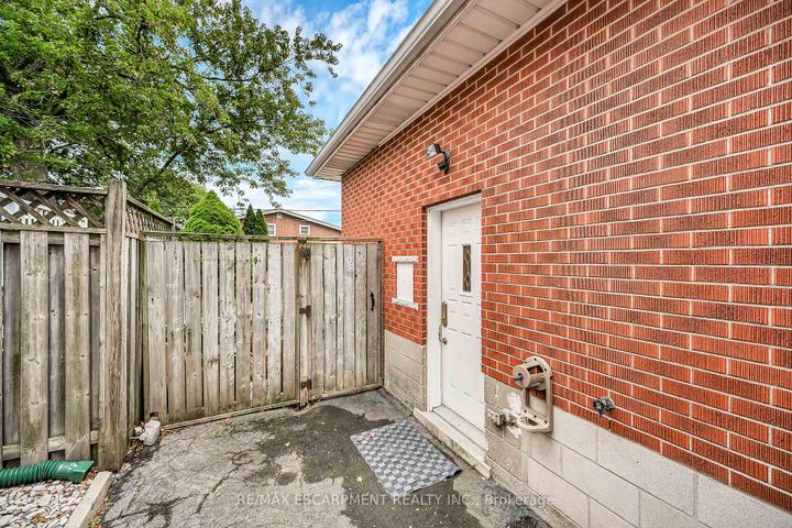 Photo 35 at 85 East 45th Street, Sunninghill, Hamilton