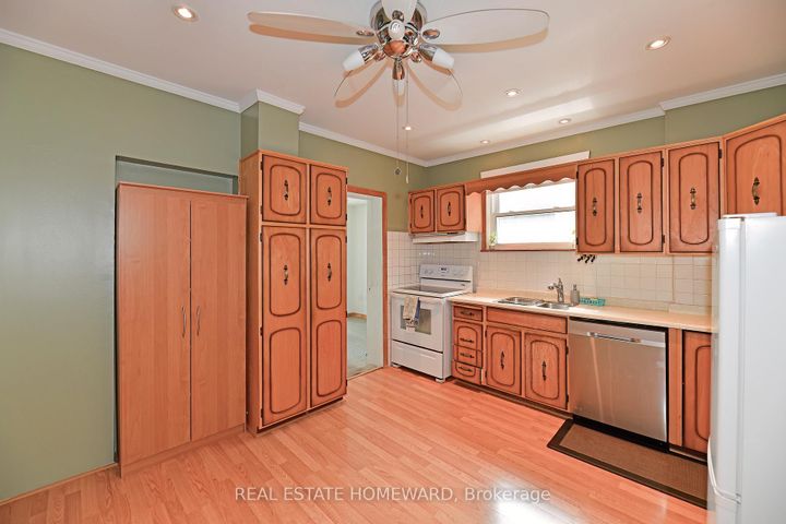 Photo 4 at 295 Chisholm Avenue, Lumsden, Toronto